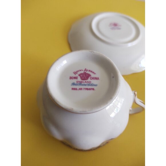 VINTAGE ROYAL ALBERT "Petit Point China" TEACUP & SAUCER SET  ENGLAND - Picture 13 of 14